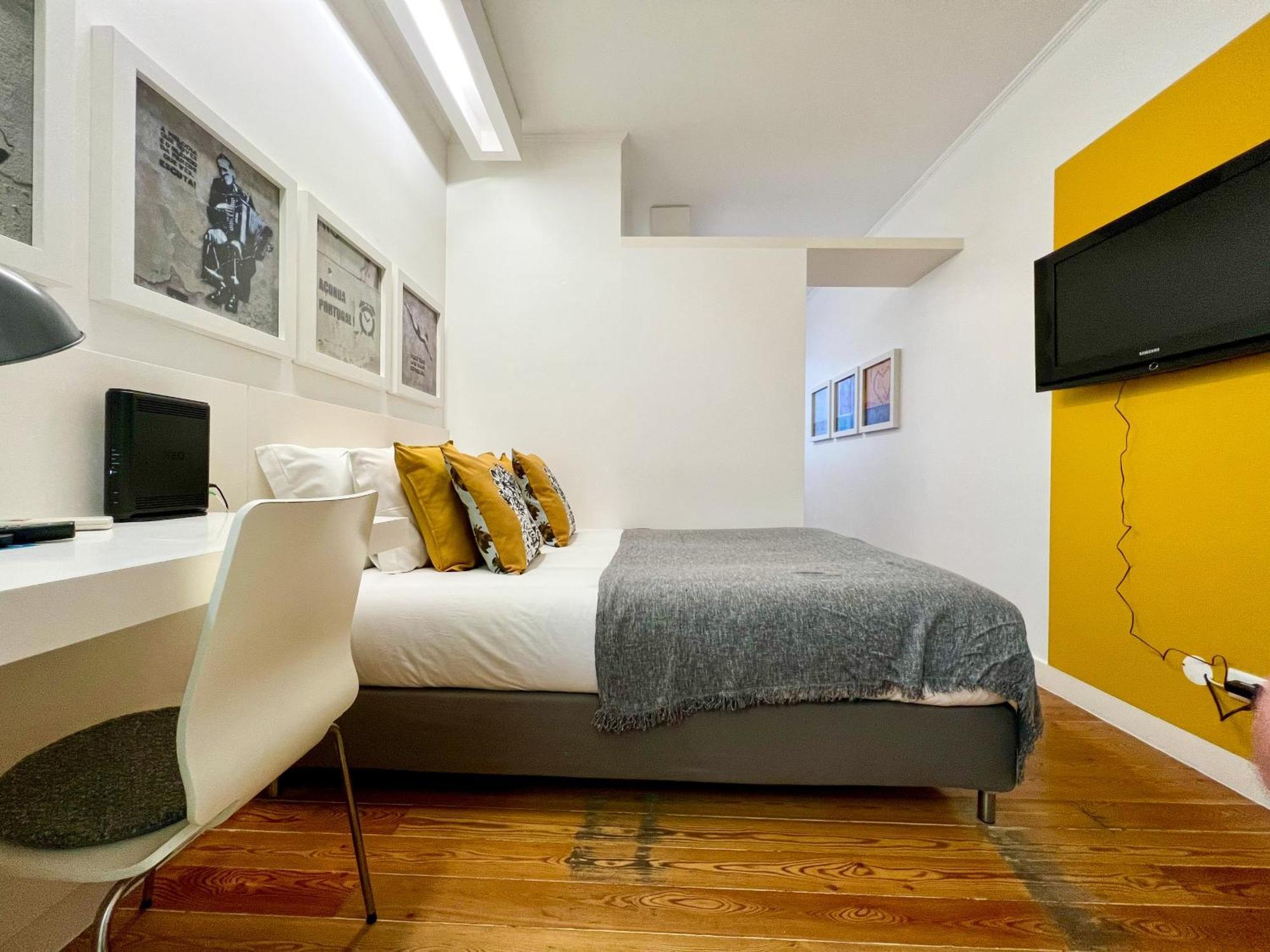 Modern Close To Timeout Market Lissabon