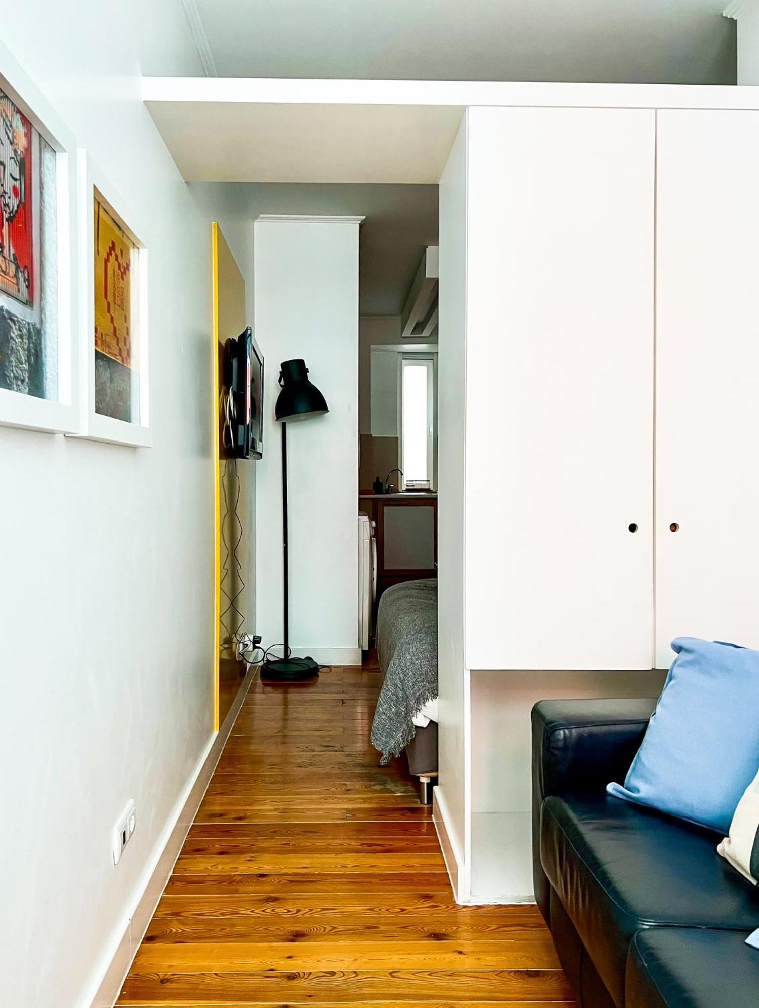 Modern Close To Timeout Market * Lissabon