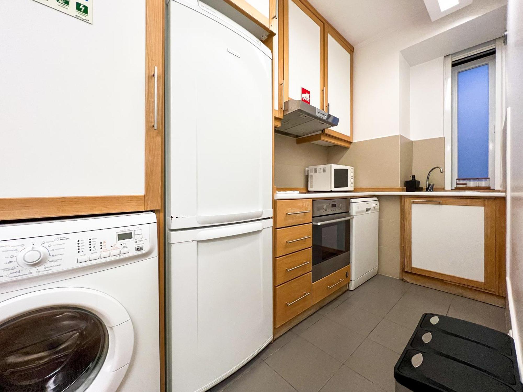 Modern Close To Timeout Market Lissabon