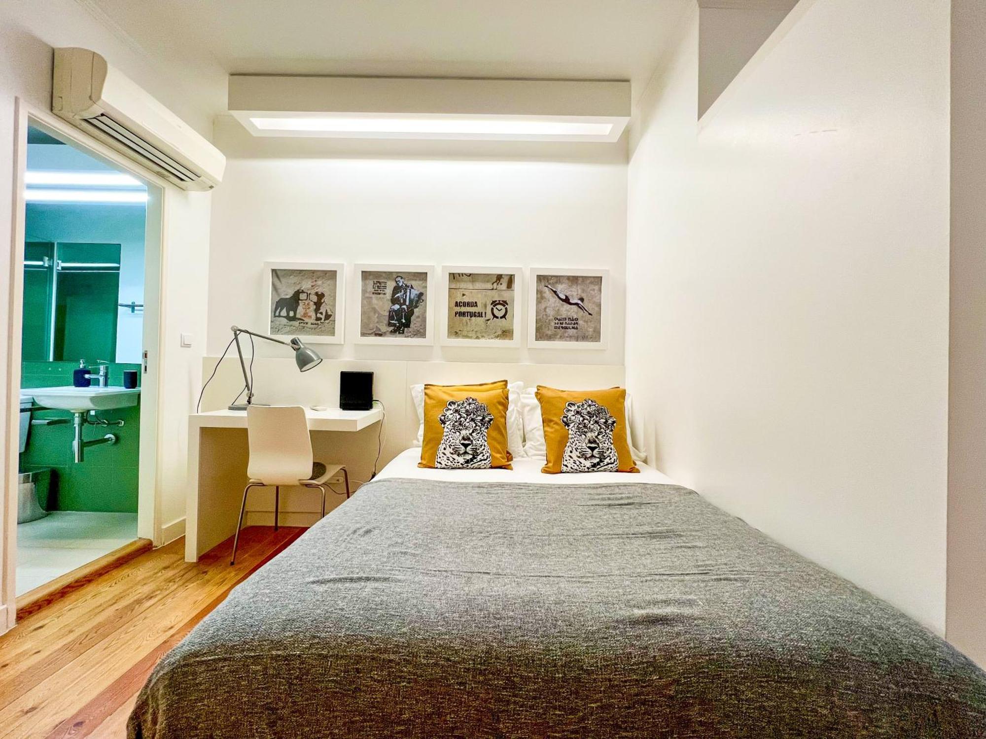 Modern Close To Timeout Market Lissabon